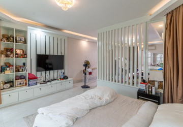 6 Bedroom Villa For Rent - Russey Keo, Phnom Penh thumbnail