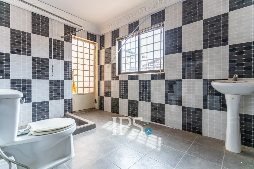 9 Bedroom Commercial Villa For Rent - Boeung Kak 2, Phnom Penh