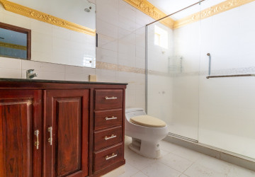 9 Bedroom Commercial Villa For Rent - Boeung Kak 2, Phnom Penh thumbnail