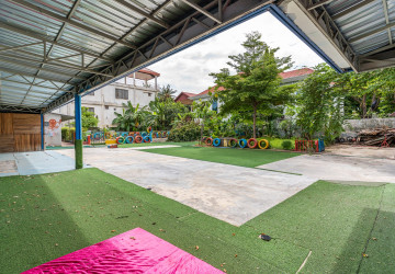9 Bedroom Commercial Villa For Rent - Boeung Kak 2, Phnom Penh thumbnail