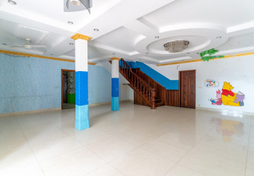 9 Bedroom Commercial Villa For Rent - Boeung Kak 2, Phnom Penh thumbnail