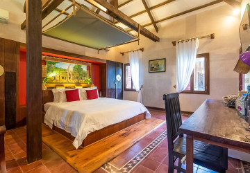 4 Unit Wooden House and Restaurant For Rent - Kandaek, Prasat Bakong, Siem Reap thumbnail