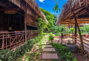 4 Unit Wooden House and Restaurant For Rent - Kandaek, Prasat Bakong, Siem Reap thumbnail