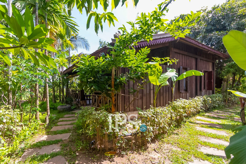 4 Unit Wooden House and Restaurant For Rent - Kandaek, Prasat Bakong, Siem Reap