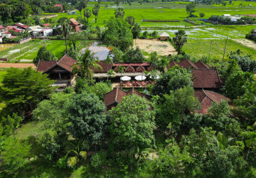 4 Unit Wooden House and Restaurant For Rent - Kandaek, Prasat Bakong, Siem Reap thumbnail