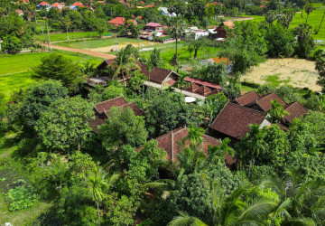 4 Unit Wooden House and Restaurant For Rent - Kandaek, Prasat Bakong, Siem Reap thumbnail