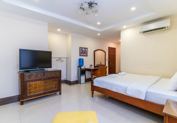 44 Sqm Studio Serviced Apartment For Rent - BKK 1, Phnom Penh thumbnail