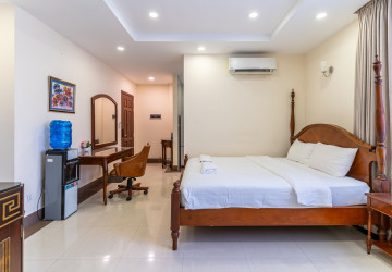 44 Sqm Studio Serviced Apartment For Rent - BKK 1, Phnom Penh thumbnail