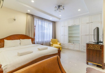 44 Sqm Studio Serviced Apartment For Rent - BKK 1, Phnom Penh thumbnail