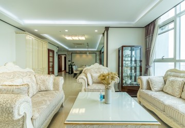 4 Bedroom Penthouse  For Sale - DeCastle Royal, BKK1, Phnom Penh thumbnail