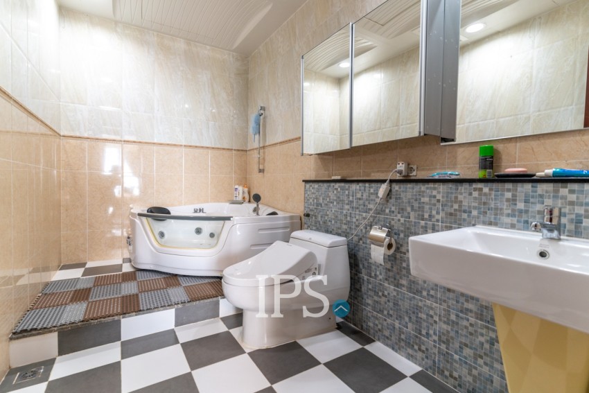 4 Bedroom Penthouse  For Sale - DeCastle Royal, BKK1, Phnom Penh