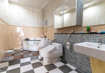 4 Bedroom Penthouse  For Sale - DeCastle Royal, BKK1, Phnom Penh thumbnail