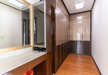 4 Bedroom Penthouse  For Sale - DeCastle Royal, BKK1, Phnom Penh thumbnail
