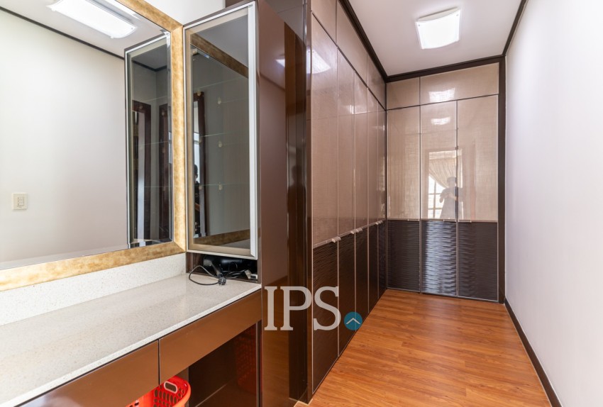 4 Bedroom Penthouse  For Sale - DeCastle Royal, BKK1, Phnom Penh