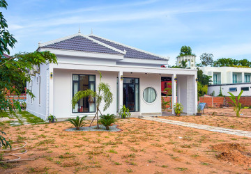 3 Bedroom Villa For Rent - Sangkat Siem Reap, Siem Reap thumbnail