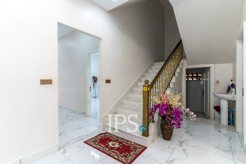 5 Bedroom Commercial Villa For Rent - Boeung Kak 1, Phnom Penh