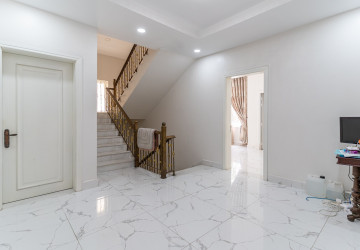 5 Bedroom Commercial Villa For Rent - Boeung Kak 1, Phnom Penh thumbnail