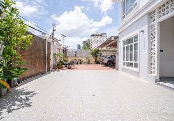 5 Bedroom Commercial Villa For Rent - Boeung Kak 1, Phnom Penh thumbnail