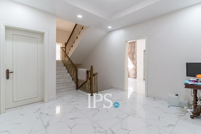 5 Bedroom Commercial Villa For Rent - Boeung Kak 1, Phnom Penh