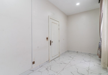 5 Bedroom Commercial Villa For Rent - Boeung Kak 1, Phnom Penh thumbnail