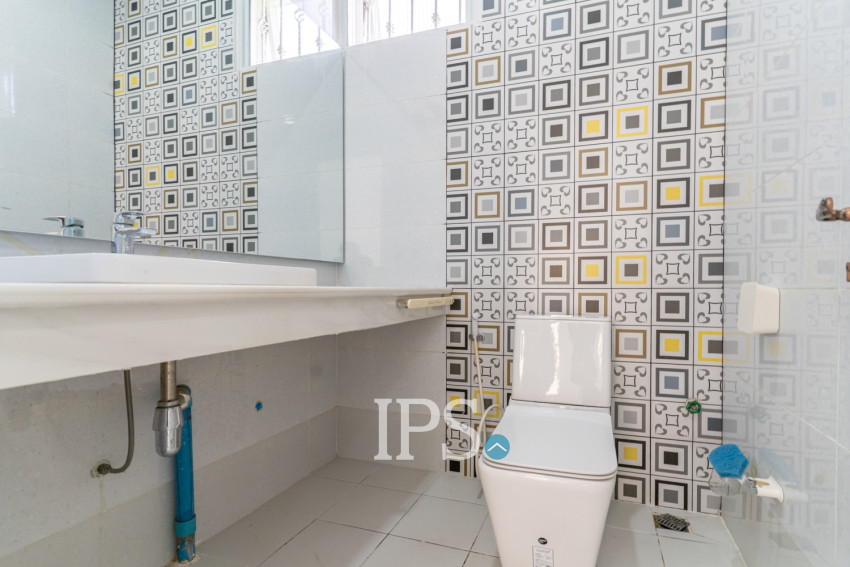 5 Bedroom Commercial Villa For Rent - Boeung Kak 1, Phnom Penh