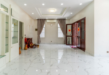 5 Bedroom Commercial Villa For Rent - Boeung Kak 1, Phnom Penh thumbnail