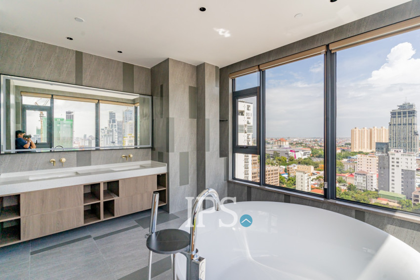 3 Bedroom Penthouse Serviced Apartment For Rent - Tonle Bassac, Phnom Penh
