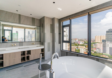 3 Bedroom Penthouse Serviced Apartment For Rent - Tonle Bassac, Phnom Penh thumbnail