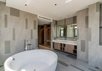 3 Bedroom Penthouse Serviced Apartment For Rent - Tonle Bassac, Phnom Penh thumbnail