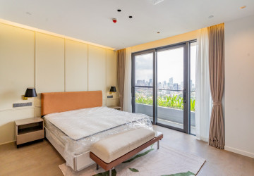 3 Bedroom Penthouse Serviced Apartment For Rent - Tonle Bassac, Phnom Penh thumbnail