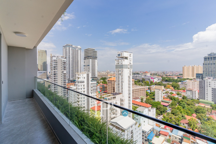 3 Bedroom Penthouse Serviced Apartment For Rent - Tonle Bassac, Phnom Penh