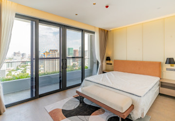 3 Bedroom Penthouse Serviced Apartment For Rent - Tonle Bassac, Phnom Penh thumbnail