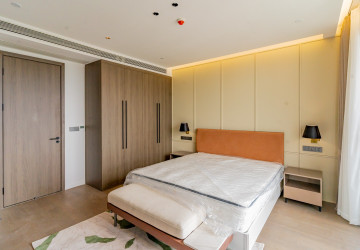 3 Bedroom Penthouse Serviced Apartment For Rent - Tonle Bassac, Phnom Penh thumbnail