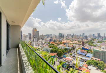 3 Bedroom Penthouse Serviced Apartment For Rent - Tonle Bassac, Phnom Penh thumbnail