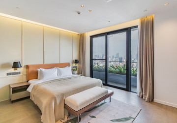 3 Bedroom Serviced Penthouse For Rent - Tonle Bassac, Phnom Penh thumbnail
