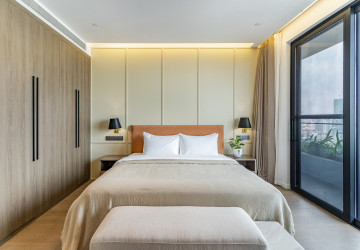 3 Bedroom Serviced Penthouse For Rent - Tonle Bassac, Phnom Penh thumbnail
