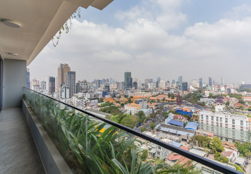 3 Bedroom Serviced Penthouse For Rent - Tonle Bassac, Phnom Penh thumbnail