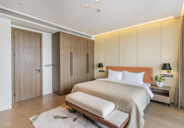 3 Bedroom Serviced Penthouse For Rent - Tonle Bassac, Phnom Penh thumbnail