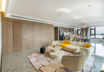 3 Bedroom Serviced Penthouse For Rent - Tonle Bassac, Phnom Penh thumbnail