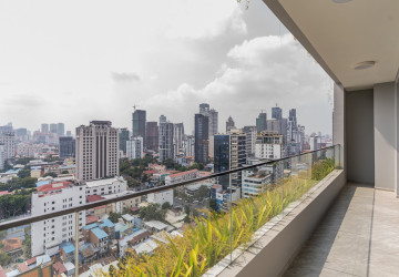 3 Bedroom Serviced Penthouse For Rent - Tonle Bassac, Phnom Penh thumbnail