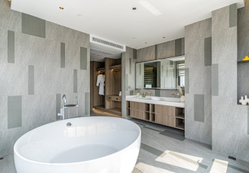 3 Bedroom Serviced Penthouse For Rent - Tonle Bassac, Phnom Penh thumbnail