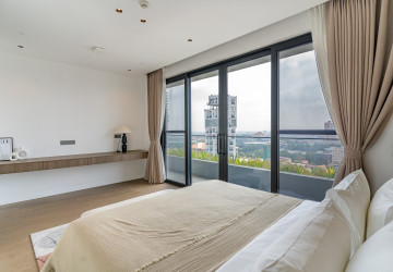 3 Bedroom Serviced Penthouse For Rent - Tonle Bassac, Phnom Penh thumbnail