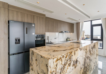 3 Bedroom Serviced Penthouse For Rent - Tonle Bassac, Phnom Penh thumbnail