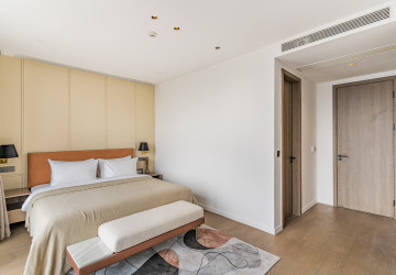 3 Bedroom Serviced Penthouse For Rent - Tonle Bassac, Phnom Penh thumbnail