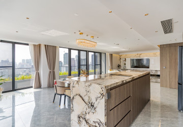 3 Bedroom Serviced Penthouse For Rent - Tonle Bassac, Phnom Penh thumbnail