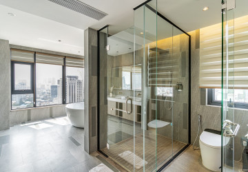 3 Bedroom Serviced Penthouse For Rent - Tonle Bassac, Phnom Penh thumbnail