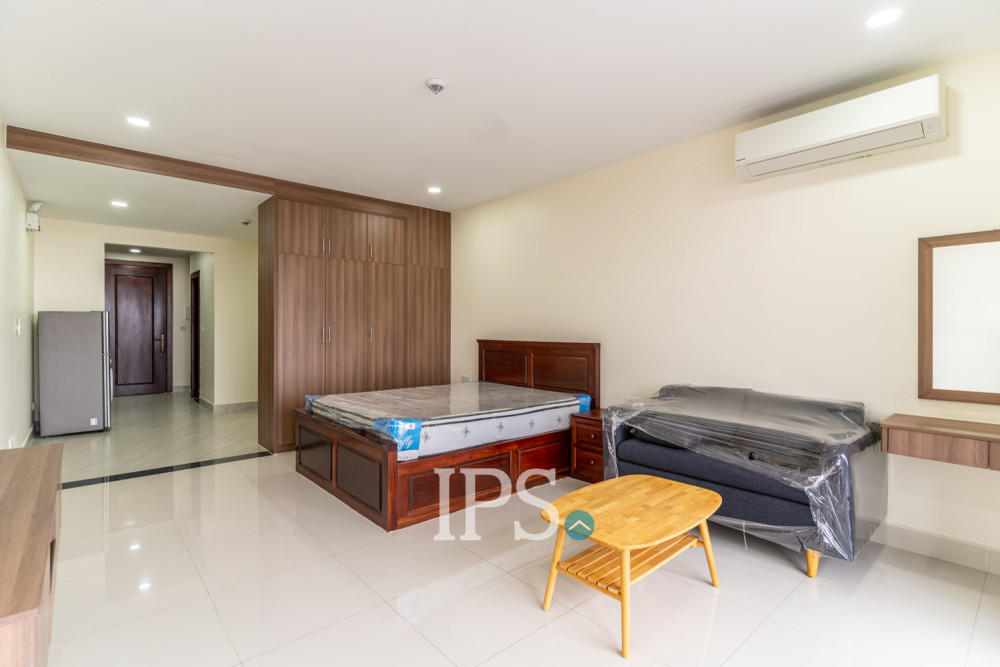 48 Sqm Studio Serviced Apartment For Rent - Tuek Thla, Phnom Penh - Image 2