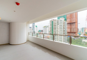 3 Bedroom Condo For Rent - Le Conde, BKK1, Phnom Penh thumbnail
