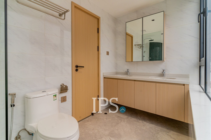 3 Bedroom Condo For Rent - Le Conde, BKK1, Phnom Penh