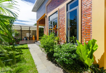4 Bedroom House For Sale - Svay Dangkum, Siem Reap thumbnail